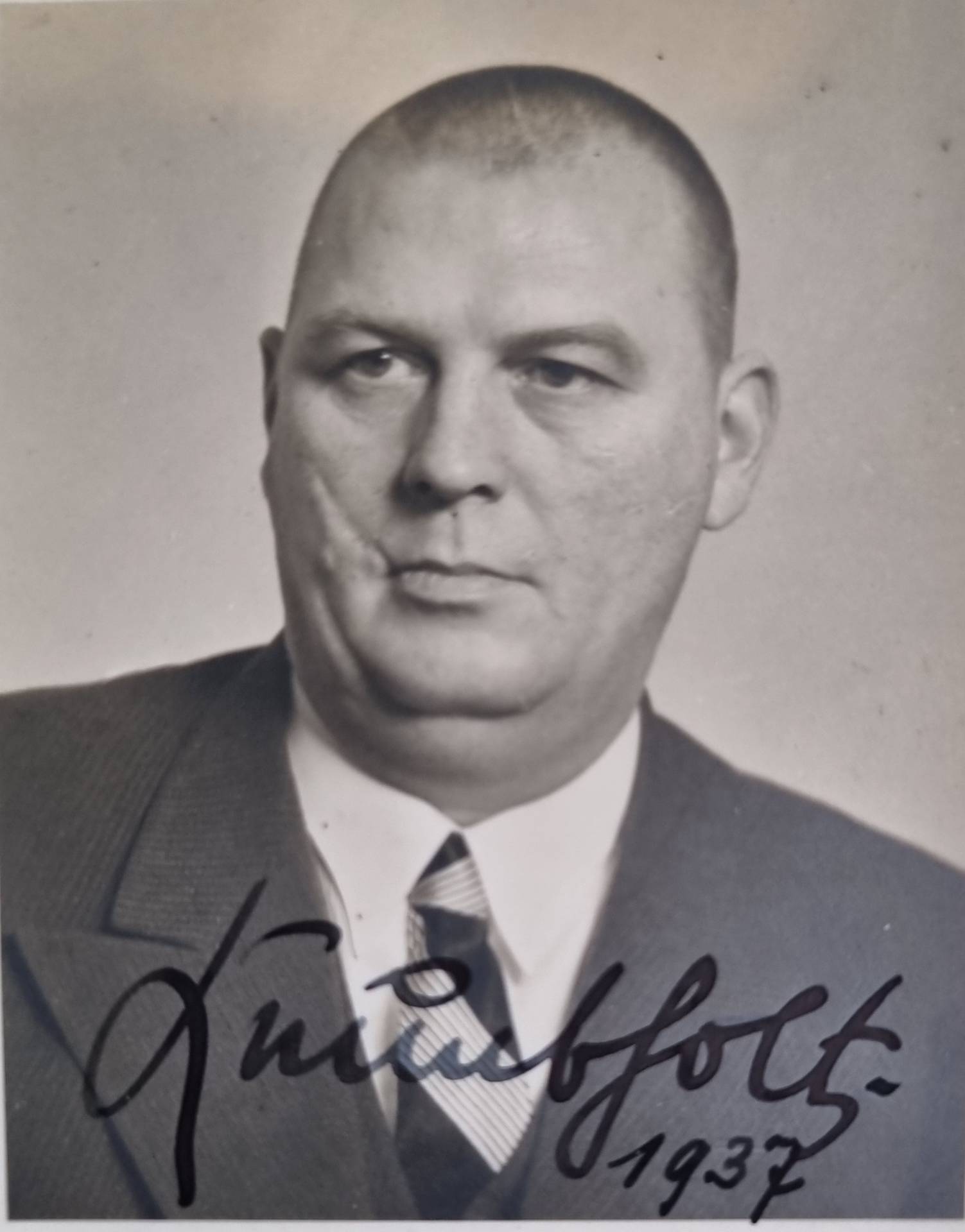 02_Kollektionen/Staatsanwälte/Krumbholtz/Krumbholtz_Passfoto_BArch